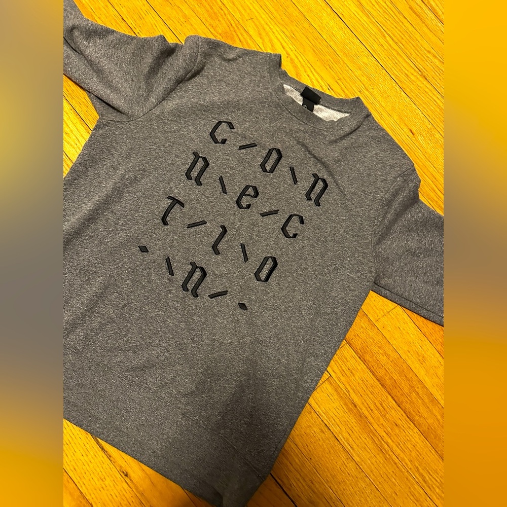 H&M embroidered “CONNECTION” crewneck - Size Large